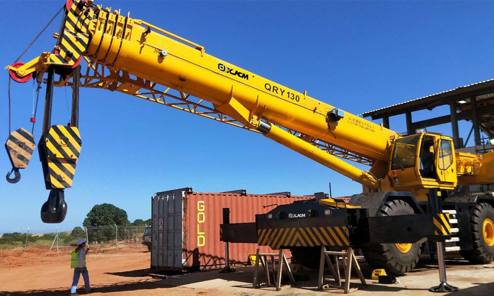 130-тонный кран повышенной проходимости в Мозамбике