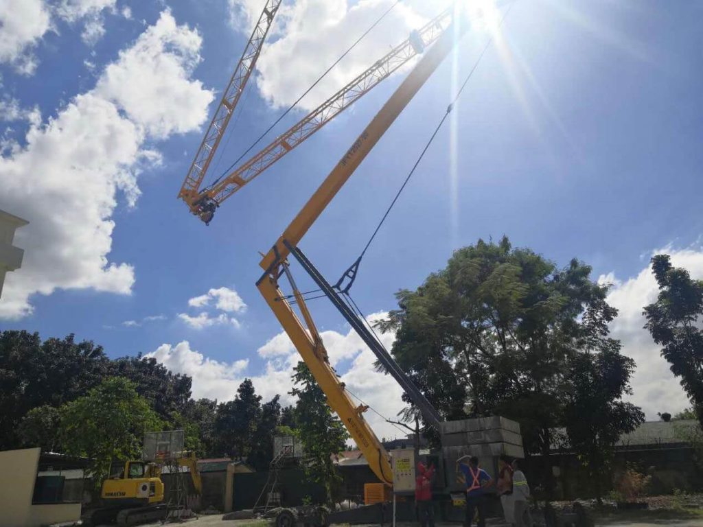 Самомонтирующийся башенный кран XJCM – строительная площадка на Филлипинах